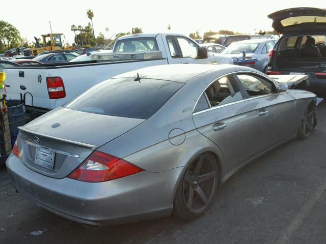 WDDDJ75XX6A047753 - 2006 MERCEDES-BENZ CLS 500C GRAY photo 4