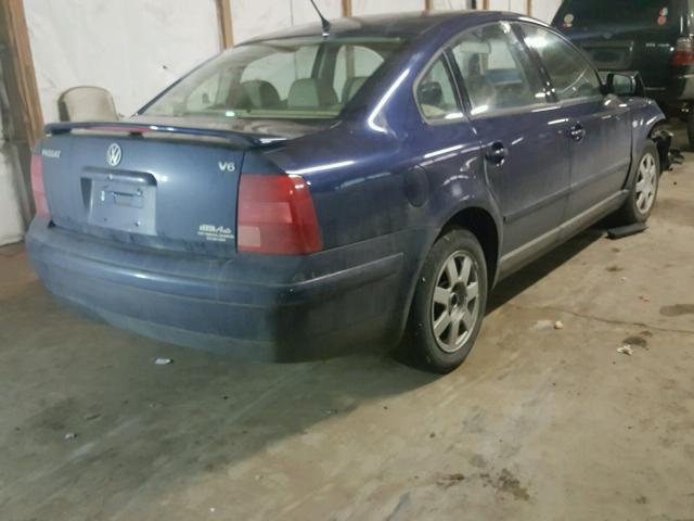 WVWMD23B6YP215996 - 2000 VOLKSWAGEN PASSAT GLS BLUE photo 4