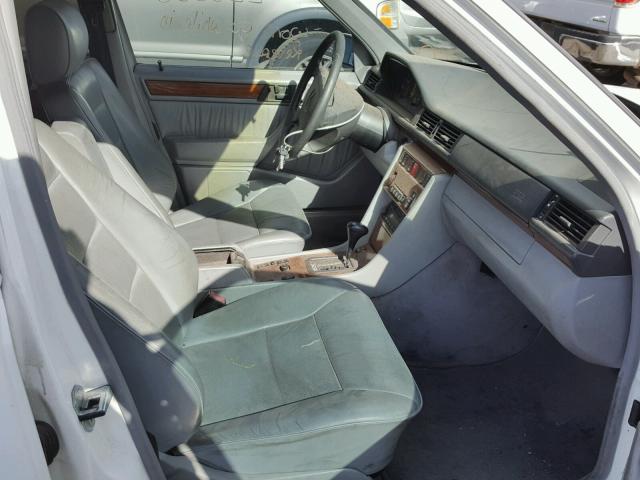 WDBEA32E5SC200031 - 1995 MERCEDES-BENZ E 320 BASE WHITE photo 5