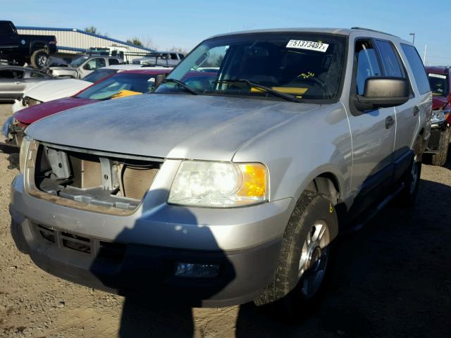 1FMRU13WX4LA08723 - 2004 FORD EXPEDITION SILVER photo 2