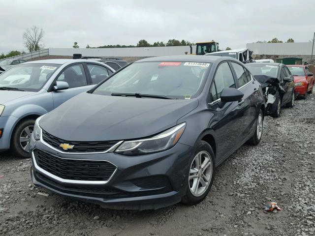 3G1BE6SM2JS602835 - 2018 CHEVROLET CRUZE LT GRAY photo 2