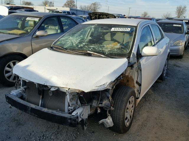 1NXBU4EE7AZ209279 - 2010 TOYOTA COROLLA BA WHITE photo 2