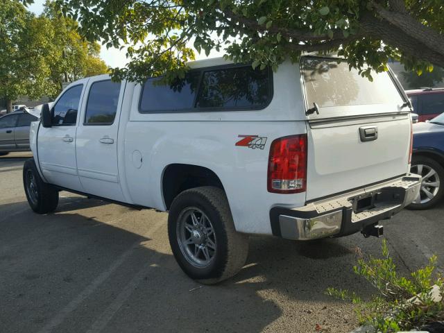 1GTHK23608F132287 - 2008 GMC SIERRA K25 WHITE photo 3