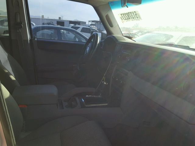 1J8HH48K67C599383 - 2007 JEEP COMMANDER WHITE photo 5