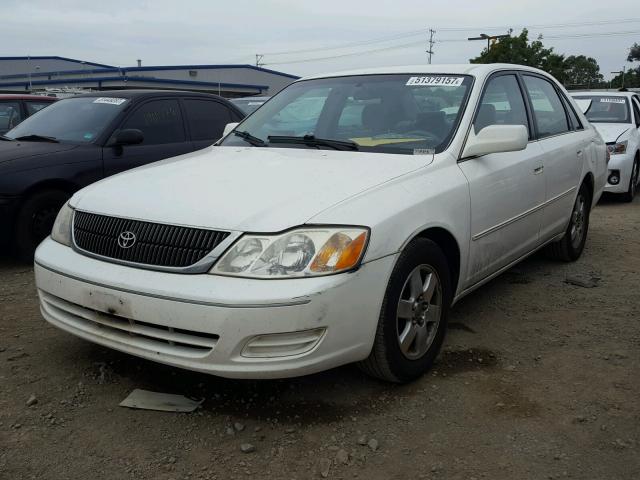 4T1BF28B9YU037895 - 2000 TOYOTA AVALON XL WHITE photo 2