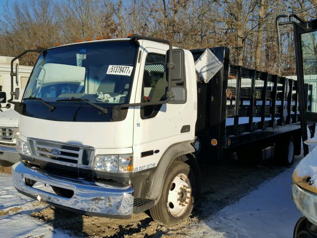 3FRML55Z67V639484 - 2007 FORD LOW CAB FO WHITE photo 2