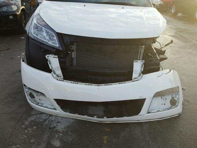 1GNKRGKD3FJ233887 - 2015 CHEVROLET TRAVERSE L WHITE photo 9