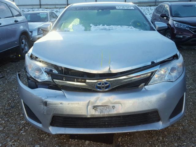 4T1BD1FK8EU111435 - 2014 TOYOTA CAMRY HYBR SILVER photo 7