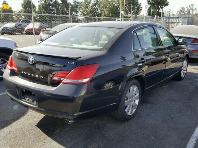 4T1BK36B05U023237 - 2005 TOYOTA AVALON XL BLACK photo 4