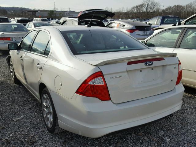 3FAHP0HA3AR420399 - 2010 FORD FUSION SE WHITE photo 3