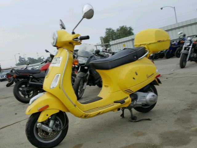 ZAPM448F7A5018620 - 2010 VESPA LX 150 YELLOW photo 2