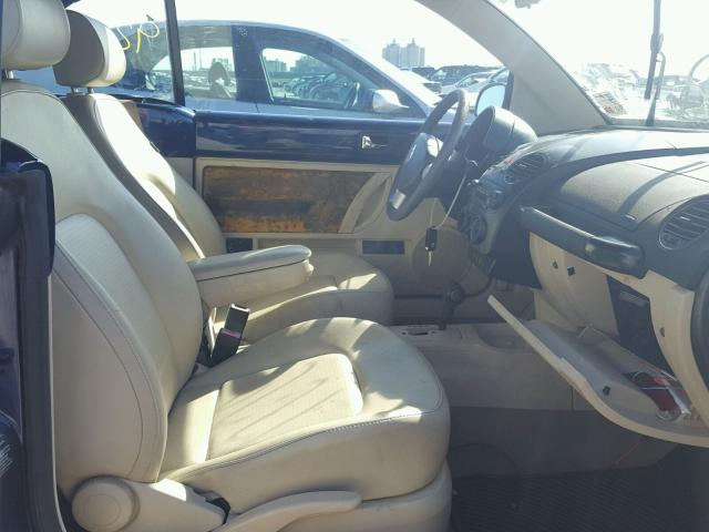 3VWRF31Y06M327660 - 2006 VOLKSWAGEN NEW BEETLE 蓝色 照片 5