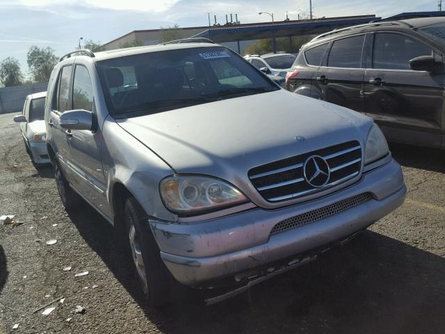 4JGAB54E12A308482 - 2002 MERCEDES-BENZ ML 320 SILVER photo 1