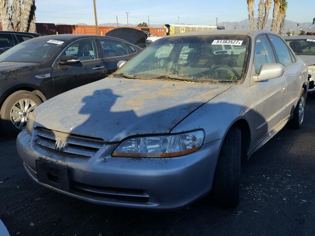 1HGCG164X2A015371 - 2002 HONDA ACCORD LX SILVER photo 2