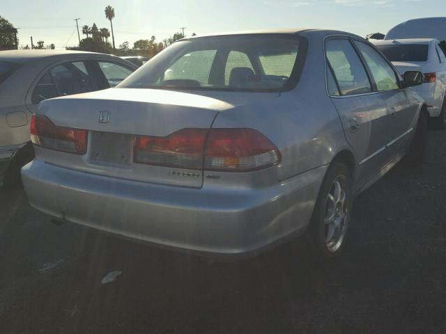 1HGCG164X2A015371 - 2002 HONDA ACCORD LX SILVER photo 4