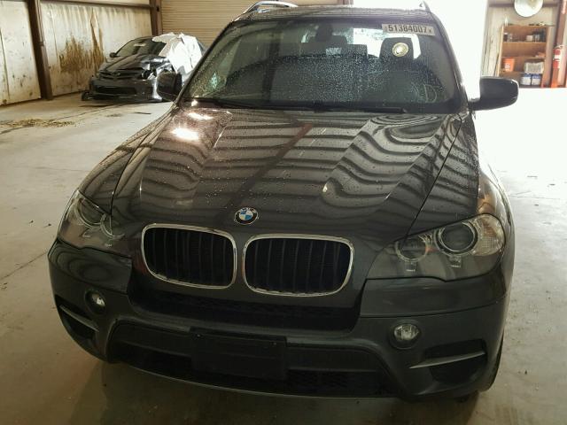 5UXZV4C58D0B16027 - 2013 BMW X5 XDRIVE3 GRAY photo 9