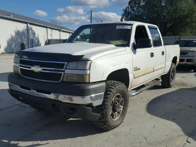 1GCHK23D57F149843 - 2007 CHEVROLET SILVERADO WHITE photo 2