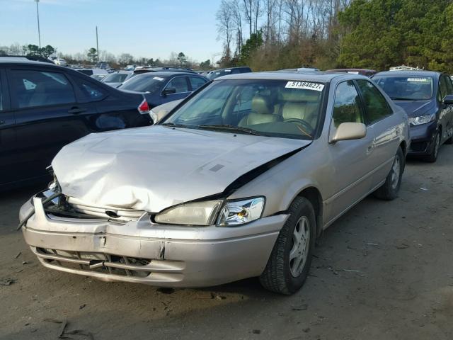 4T1BG22K7VU078933 - 1997 TOYOTA CAMRY CE SILVER photo 2