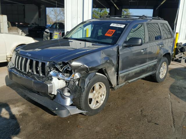 1J8GR48K97C557864 - 2007 JEEP GRAND CHER SILVER photo 2