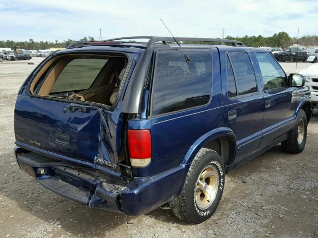 1GNCS13W212220363 - 2001 CHEVROLET BLAZER BLUE photo 4