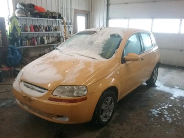KL1TD66666B525391 - 2006 CHEVROLET AVEO BASE YELLOW photo 2