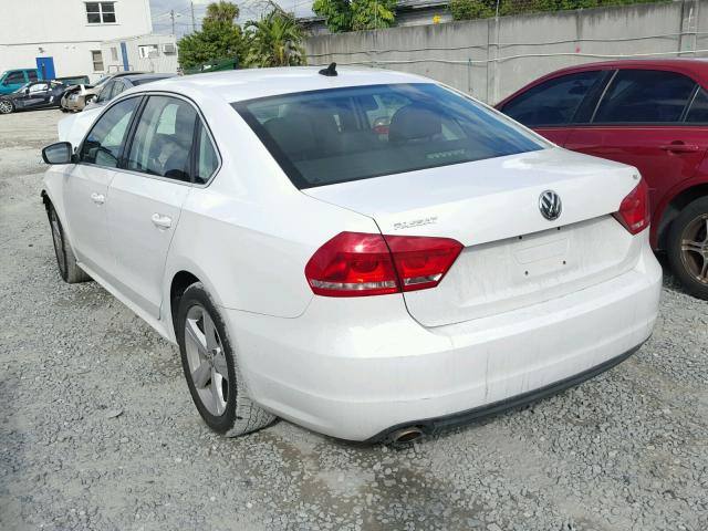 1VWBP7A31DC034472 - 2013 VOLKSWAGEN PASSAT SE WHITE photo 3