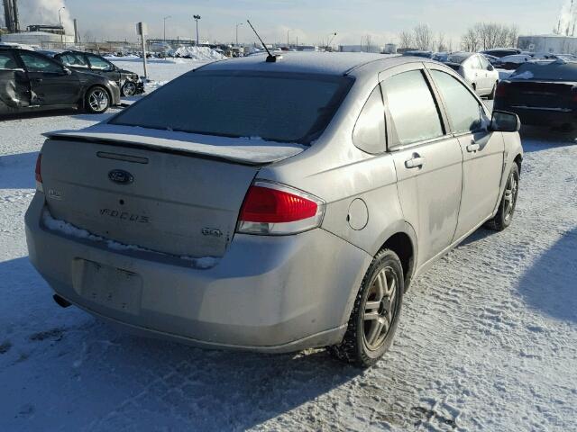 1FAHP35N48W205744 - 2008 FORD FOCUS SE SILVER photo 4