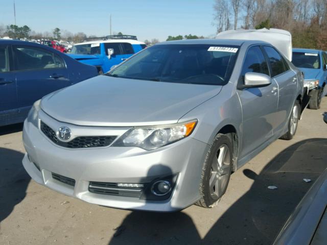 4T1BF1FK4CU027636 - 2012 TOYOTA CAMRY BASE SILVER photo 2