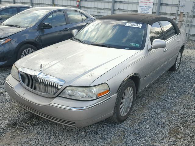 1LNHM81W33Y634316 - 2003 LINCOLN TOWN CAR E SILVER photo 2