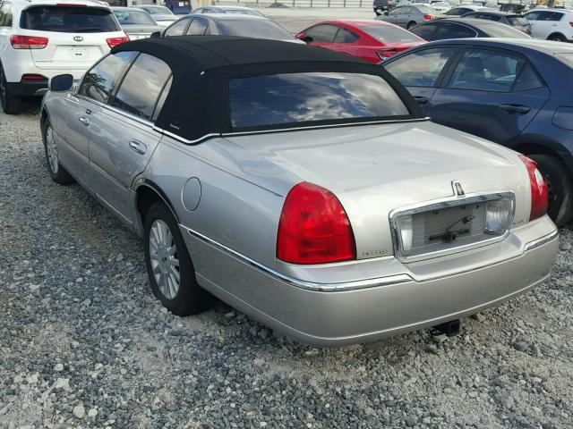 1LNHM81W33Y634316 - 2003 LINCOLN TOWN CAR E SILVER photo 3