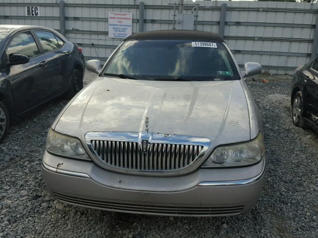 1LNHM81W33Y634316 - 2003 LINCOLN TOWN CAR E SILVER photo 9