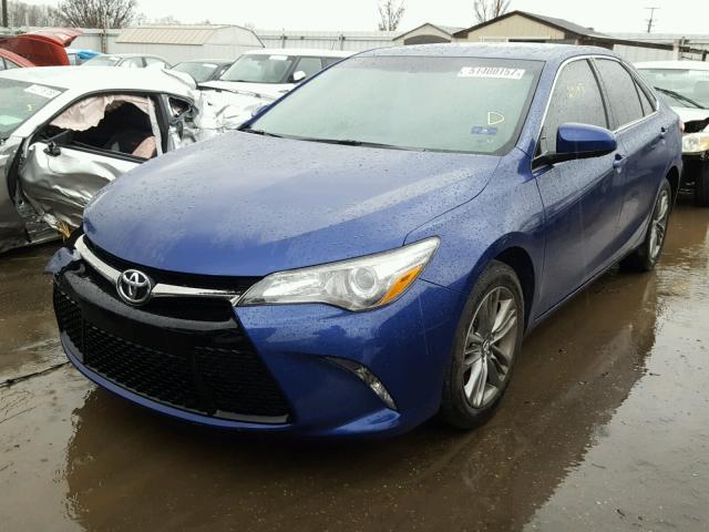 4T1BF1FK6GU614846 - 2016 TOYOTA CAMRY LE BLUE photo 2