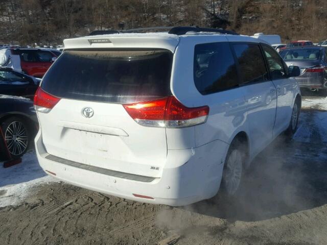 5TDYK3DC7CS226735 - 2012 TOYOTA SIENNA XLE WHITE photo 4