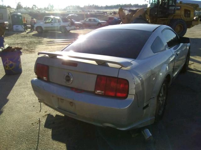 1ZVFT82H665114094 - 2006 FORD MUSTANG GT SILVER photo 4