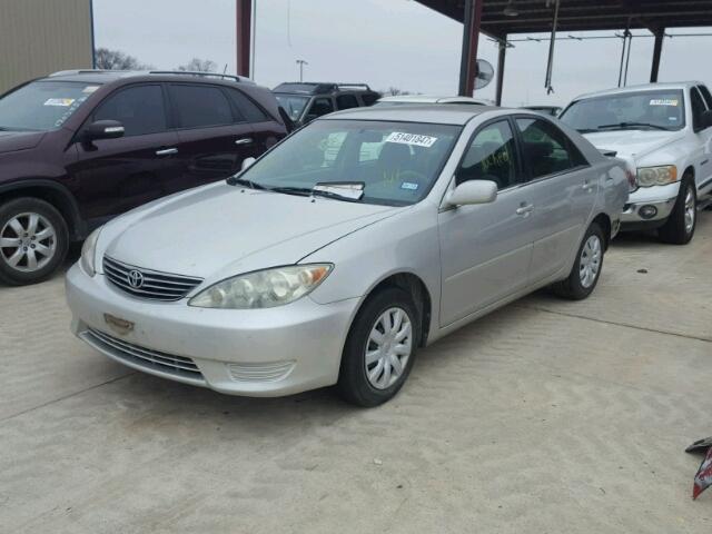 4T1BE32K75U010241 - 2005 TOYOTA CAMRY LE SILVER photo 2