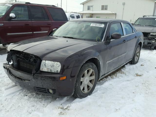 2C3JA53G75H590261 - 2005 CHRYSLER 300 TOURIN MAROON photo 2