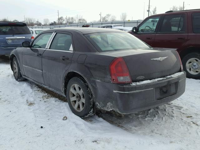 2C3JA53G75H590261 - 2005 CHRYSLER 300 TOURIN MAROON photo 3