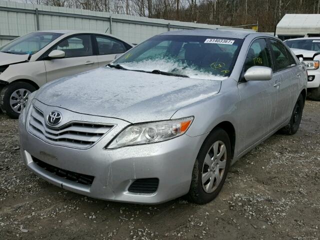 4T1BF3EK2AU004219 - 2010 TOYOTA CAMRY BASE SILVER photo 2