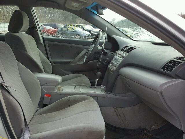 4T1BF3EK2AU004219 - 2010 TOYOTA CAMRY BASE SILVER photo 5