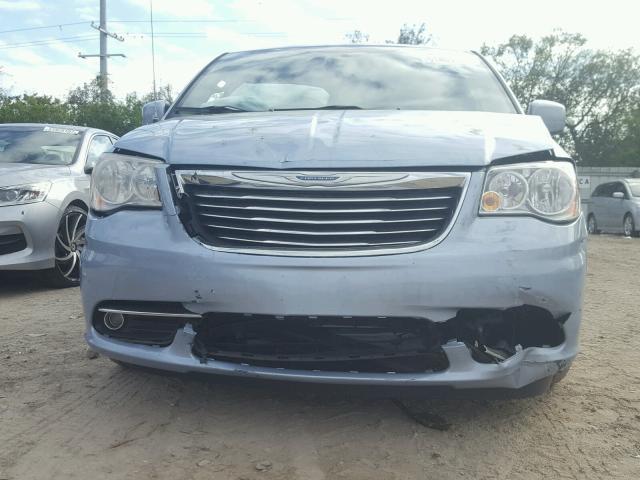 2C4RC1BG5CR303512 - 2012 CHRYSLER TOWN & COU BLUE photo 9