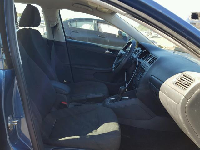 3VW2K7AJ6FM337780 - 2015 VOLKSWAGEN JETTA BASE BLUE photo 5