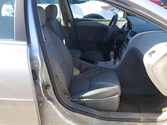 1G1ZG57B294240172 - 2009 CHEVROLET MALIBU LS Gümüş foto 5