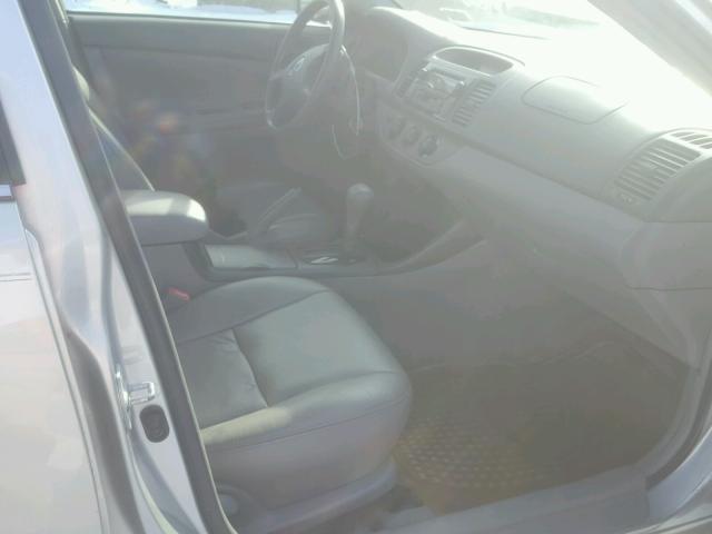 4T1BE32K53U768558 - 2003 TOYOTA CAMRY LE ვერცხლისფერი ფოტო 5