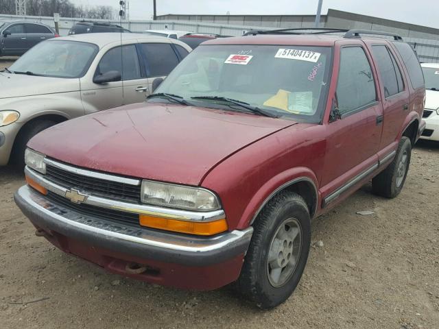 1GNDT13W7W2246109 - 1998 CHEVROLET BLAZER MAROON photo 2