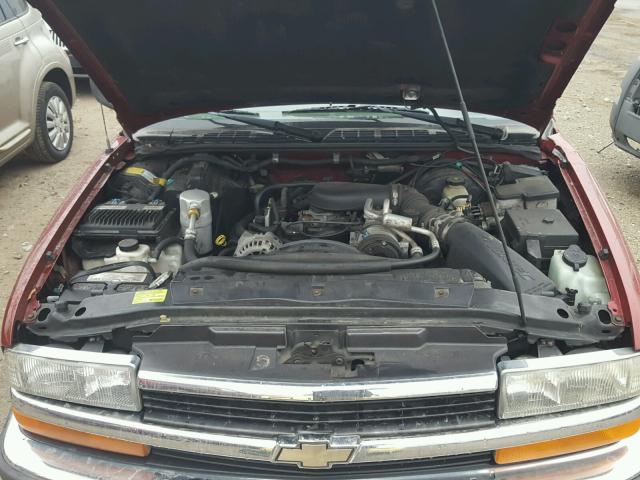 1GNDT13W7W2246109 - 1998 CHEVROLET BLAZER MAROON photo 7