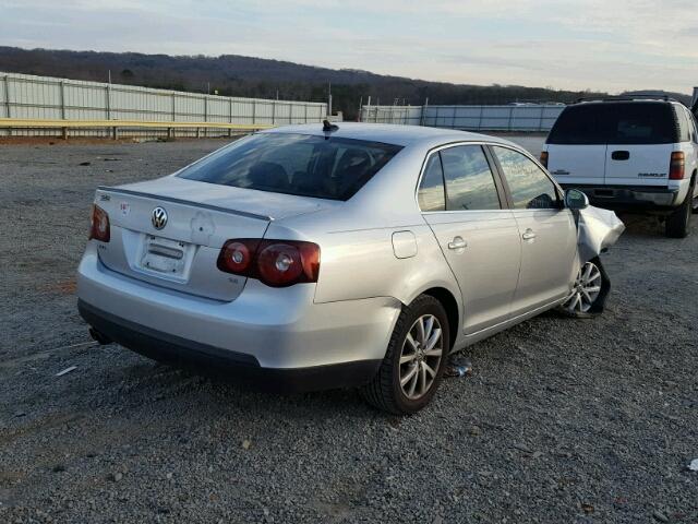 3VWRX7AJ0AM008002 - 2010 VOLKSWAGEN JETTA SE SILVER photo 4