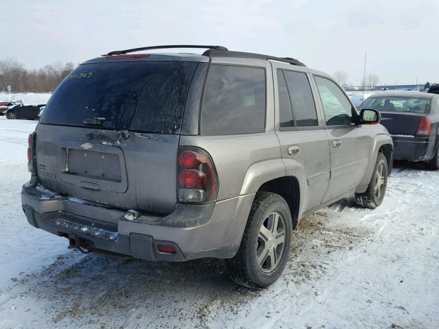 1GNDT13S352325403 - 2005 CHEVROLET TRAILBLAZE GRAY photo 4