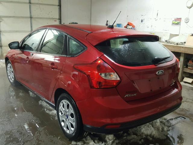 1FAHP3K20CL428545 - 2012 FORD FOCUS SE RED photo 3