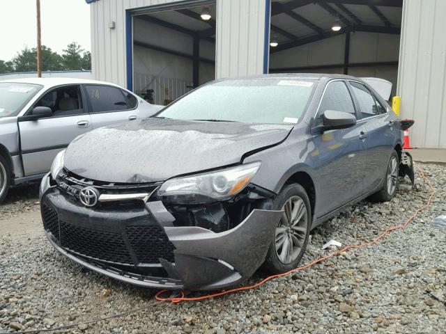 4T1BF1FK0FU114129 - 2015 TOYOTA CAMRY LE CHARCOAL photo 2