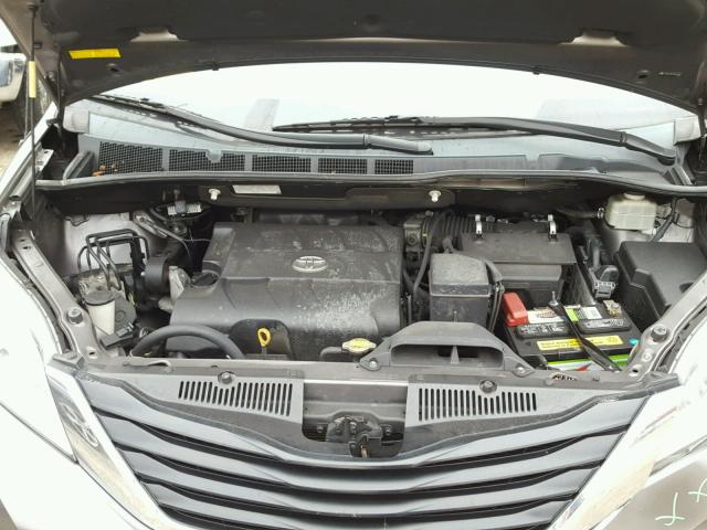 5TDKK3DC5BS093767 - 2011 TOYOTA SIENNA LE GRAY photo 7